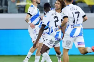 ΑΕΛ – Απόλλων: Της τερμάτισε το απόλυτο και το… έβαψε γαλάζιο! (Φώτος)