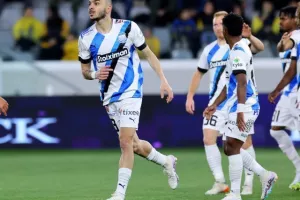 ΑΕΛ – Απόλλων: Της τερμάτισε το απόλυτο και το… έβαψε γαλάζιο! (Φώτος)