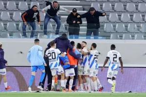 ΑΕΛ – Απόλλων: Της τερμάτισε το απόλυτο και το… έβαψε γαλάζιο! (Φώτος)