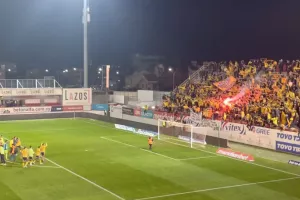 (ΒΙΝΤΕΟ-kerkida) "Γαλαζοκίτρινο" πάρτι πρόκρισης!