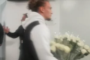 Κακόριν - Σόκε... μοίρασαν λουλούδια στις γυναίκες! (Φώτος)