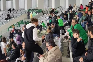 Κακόριν - Σόκε... μοίρασαν λουλούδια στις γυναίκες! (Φώτος)