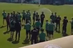 Έκπληξη στον κόουτς! (Βίντεο)