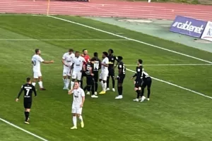 Σφύριξε και τρίτο πέναλτι αλλά… VAR και οφσάιντ!