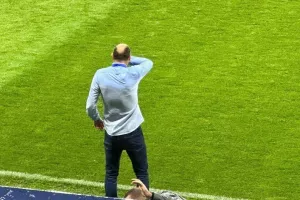 Μπογκντάν/ Το έζησε... με πουκαμισάκι στην βροχή! (Φώτος)