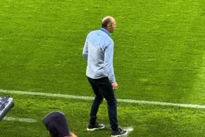 Μπογκντάν/ Το έζησε... με πουκαμισάκι στην βροχή! (Φώτος)