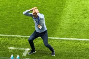 Μπογκντάν/ Το έζησε... με πουκαμισάκι στην βροχή! (Φώτος)