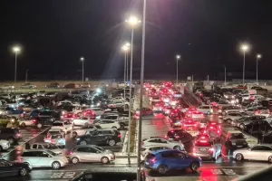 Απόλλων - Ομόνοια/ 45 λεπτά μετά το τέλος, τα αυτοκίνητα... βήμα σημειωτόν! (Φώτος)