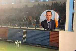 Κυβ. Εκπρόσωπος για τα επεισόδια: "Ο διαχωρισμός φιλάθλου και χούλιγκαν πρέπει επιτέλους να γίνει" (Συγκλήθηκε Σύσκεψη)