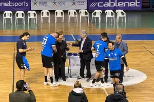 (BINTEO/φώτος Kerkida) H απονομή του Κυπέλλου στην Sabbianco Ανόρθωση 