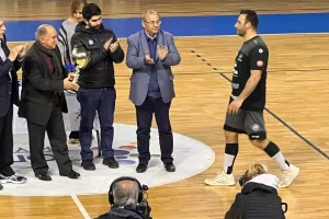(BINTEO/φώτος Kerkida) H απονομή του Κυπέλλου στην Sabbianco Ανόρθωση 