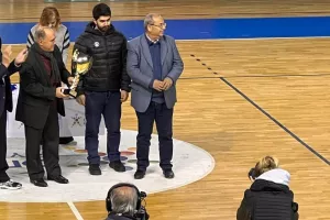 (BINTEO/φώτος Kerkida) H απονομή του Κυπέλλου στην Sabbianco Ανόρθωση 