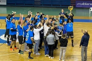 (BINTEO/φώτος Kerkida) H απονομή του Κυπέλλου στην Sabbianco Ανόρθωση 