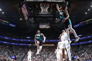 NBA: Καρφωματάρες στο TOP 10 (βίντεο)