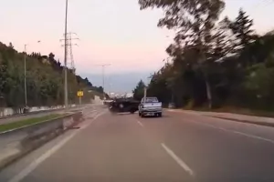 Καρέ-καρέ το σοκαριστικό ατύχημα στη Πάτρα (βίντεο)