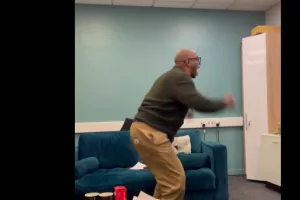 Ο Ίαν Ράιτ «τρελάθηκε» με το... buzzer beater της Άρσεναλ (βίντεο)
