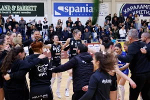 Η απονομή του τροπαίου στην Ολυμπιάδα Νεάπολης (βίντεο/φώτος)