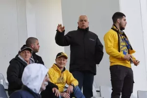 ΑΕΛ – Απόλλων: Της τερμάτισε το απόλυτο και το… έβαψε γαλάζιο! (Φώτος)