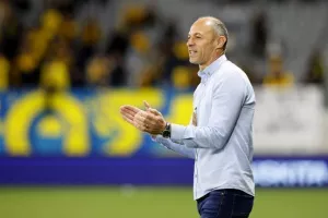 ΑΕΛ – Απόλλων: Της τερμάτισε το απόλυτο και το… έβαψε γαλάζιο! (Φώτος)