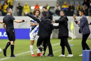 ΑΕΛ – Απόλλων: Της τερμάτισε το απόλυτο και το… έβαψε γαλάζιο! (Φώτος)