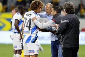 ΑΕΛ – Απόλλων: Της τερμάτισε το απόλυτο και το… έβαψε γαλάζιο! (Φώτος)
