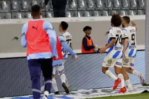 ΑΕΛ – Απόλλων: Της τερμάτισε το απόλυτο και το… έβαψε γαλάζιο! (Φώτος)