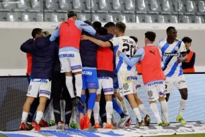 ΑΕΛ – Απόλλων: Της τερμάτισε το απόλυτο και το… έβαψε γαλάζιο! (Φώτος)