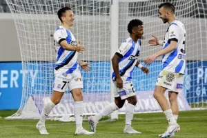 ΑΕΛ – Απόλλων: Της τερμάτισε το απόλυτο και το… έβαψε γαλάζιο! (Φώτος)