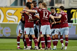 ΑΕΚ - Γουέστ Χαμ: Κυνικό... διπλό με Αντόνιο (φώτος)