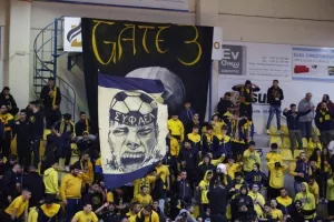ΦΩΤΟΣ/Αήττητη πρωταθλήτρια η ΑΕΛ!!