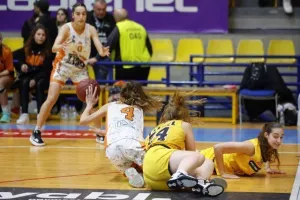 ΦΩΤΟΣ/Αήττητη πρωταθλήτρια η ΑΕΛ!!