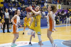 ΦΩΤΟΣ/Αήττητη πρωταθλήτρια η ΑΕΛ!!