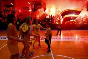 Φωτορεπορτάζ/Η απονομή του 16ου στην ΑΕΛ!