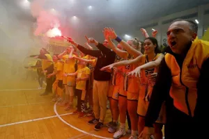 Φωτορεπορτάζ/Η απονομή του 16ου στην ΑΕΛ!