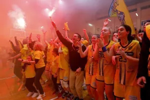 Φωτορεπορτάζ/Η απονομή του 16ου στην ΑΕΛ!