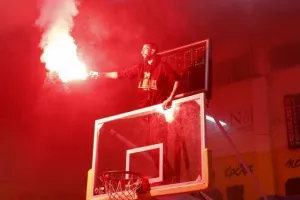 Φωτορεπορτάζ/Η απονομή του 16ου στην ΑΕΛ!