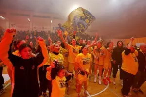 Φωτορεπορτάζ/Η απονομή του 16ου στην ΑΕΛ!