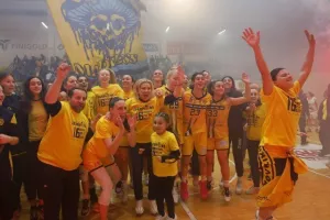 Φωτορεπορτάζ/Η απονομή του 16ου στην ΑΕΛ!