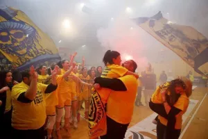 Φωτορεπορτάζ/Η απονομή του 16ου στην ΑΕΛ!