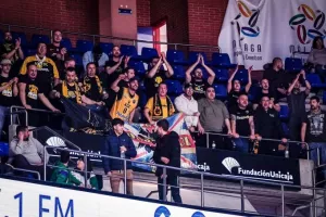 Δυναμική παρουσία από τον κόσμο της ΑΕΚ στο Beaublanc 