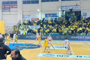 ΦΩΤΟΣ/Αήττητη πρωταθλήτρια η ΑΕΛ!!