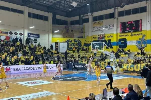 ΦΩΤΟΣ/Αήττητη πρωταθλήτρια η ΑΕΛ!!