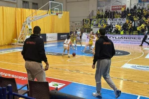 ΦΩΤΟΣ/Αήττητη πρωταθλήτρια η ΑΕΛ!!