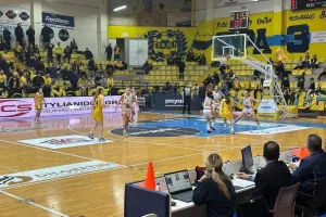 ΦΩΤΟΣ/Αήττητη πρωταθλήτρια η ΑΕΛ!!