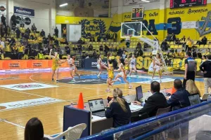 ΦΩΤΟΣ/Αήττητη πρωταθλήτρια η ΑΕΛ!!