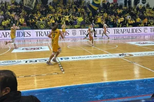 ΦΩΤΟΣ/Αήττητη πρωταθλήτρια η ΑΕΛ!!