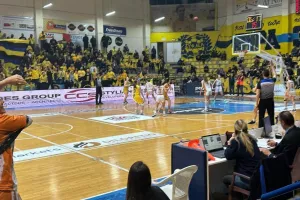 ΦΩΤΟΣ/Αήττητη πρωταθλήτρια η ΑΕΛ!!