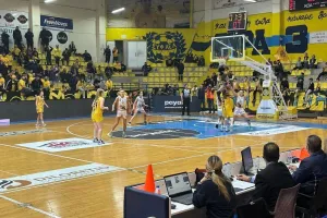 ΦΩΤΟΣ/Αήττητη πρωταθλήτρια η ΑΕΛ!!