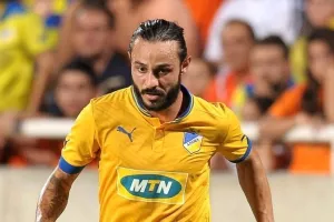 O Στάθης έκλεισε τα 40 - "Το απέκτησα και επίσημα στη τούρτα μου"