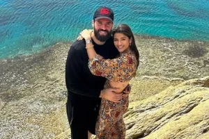 Απολαμβάνει... την Κύπρο ο Άλισον, παρέα μαζί και ο Μούριελ! (φώτος)